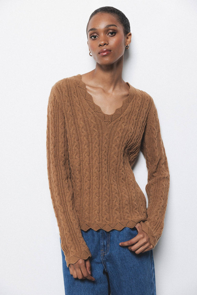Maglione in lana a trecce con scollo a V