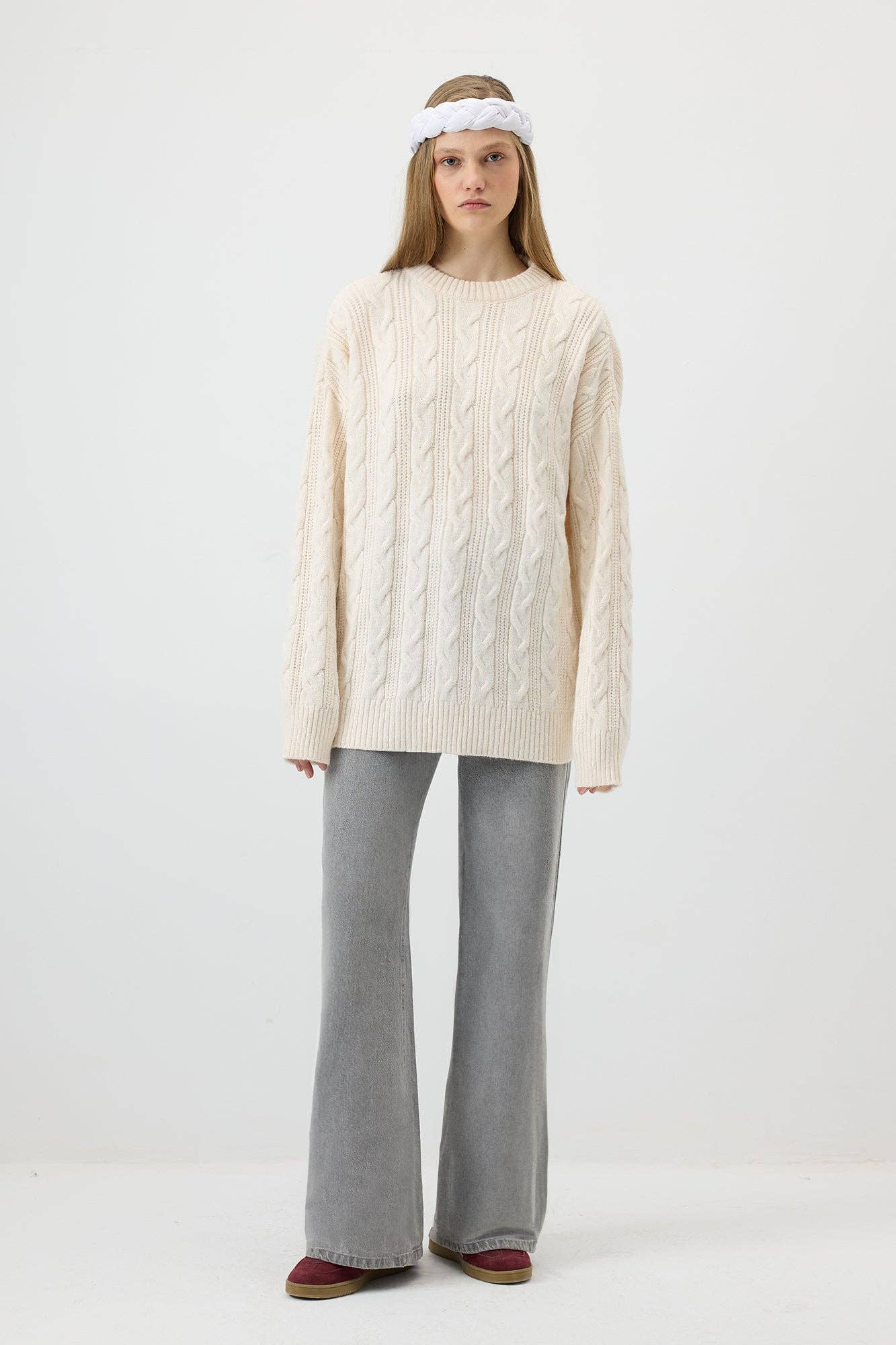 Maglione oversize a trecce in maglia ecrù