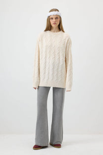 Maglione oversize a trecce in maglia ecrù