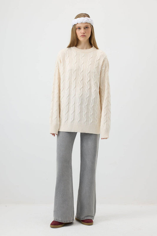 Maglione oversize a trecce in maglia ecrù