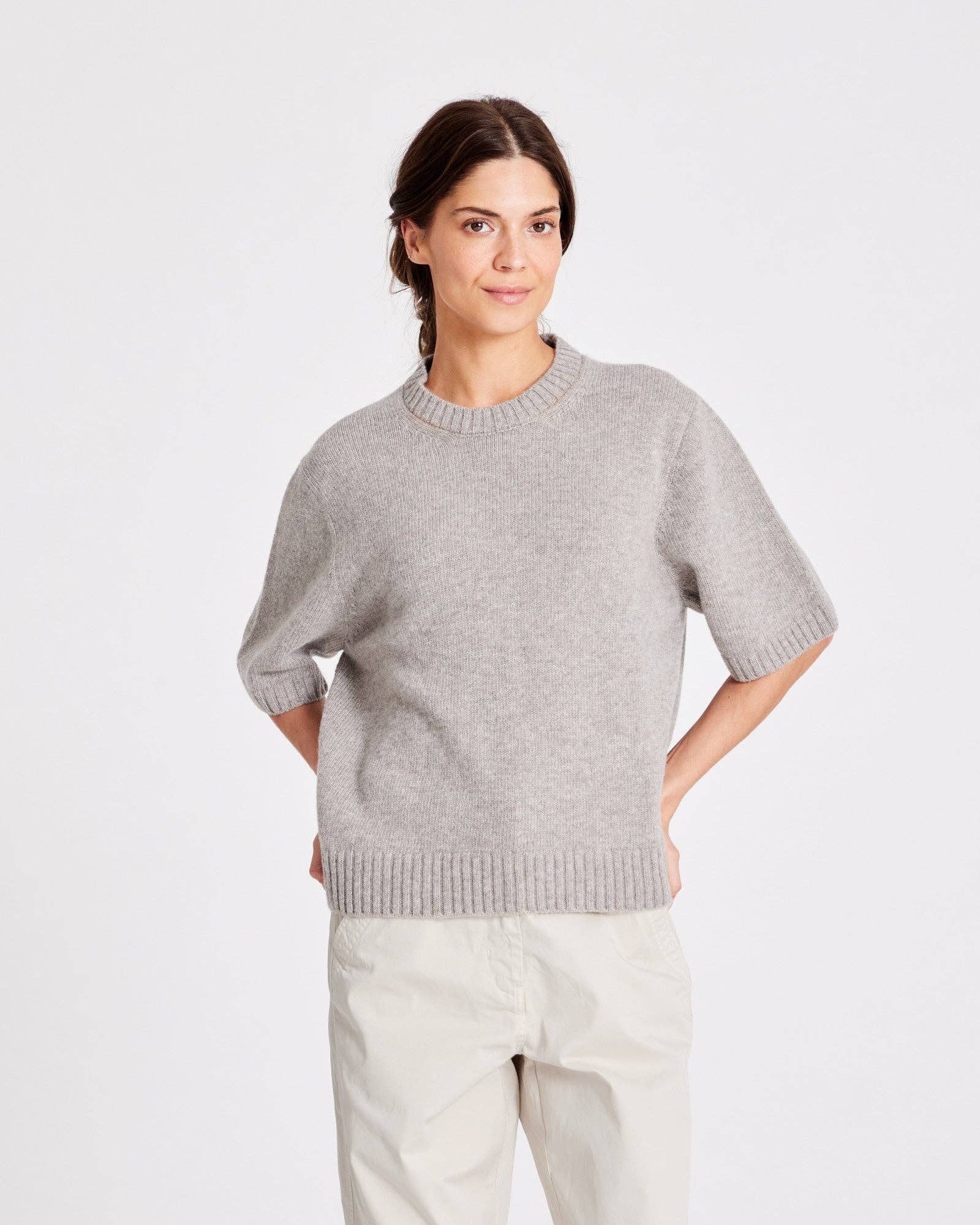 Maglione in lana d’agnello biologica a maniche corte grigio pietra