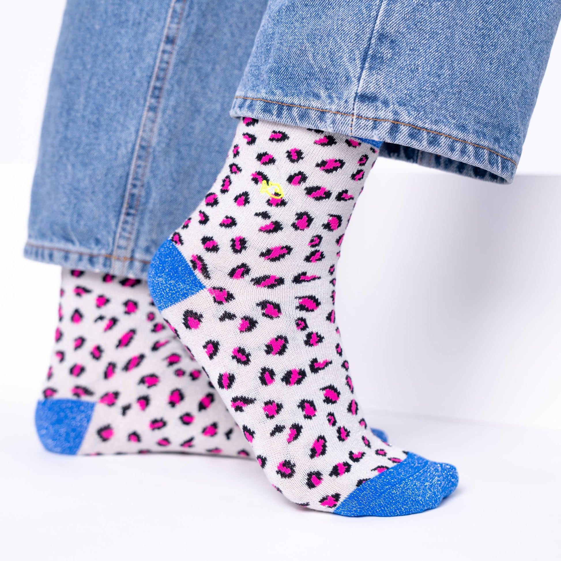 Calzini alla caviglia in cotone pettinato leopardati bianco e blu