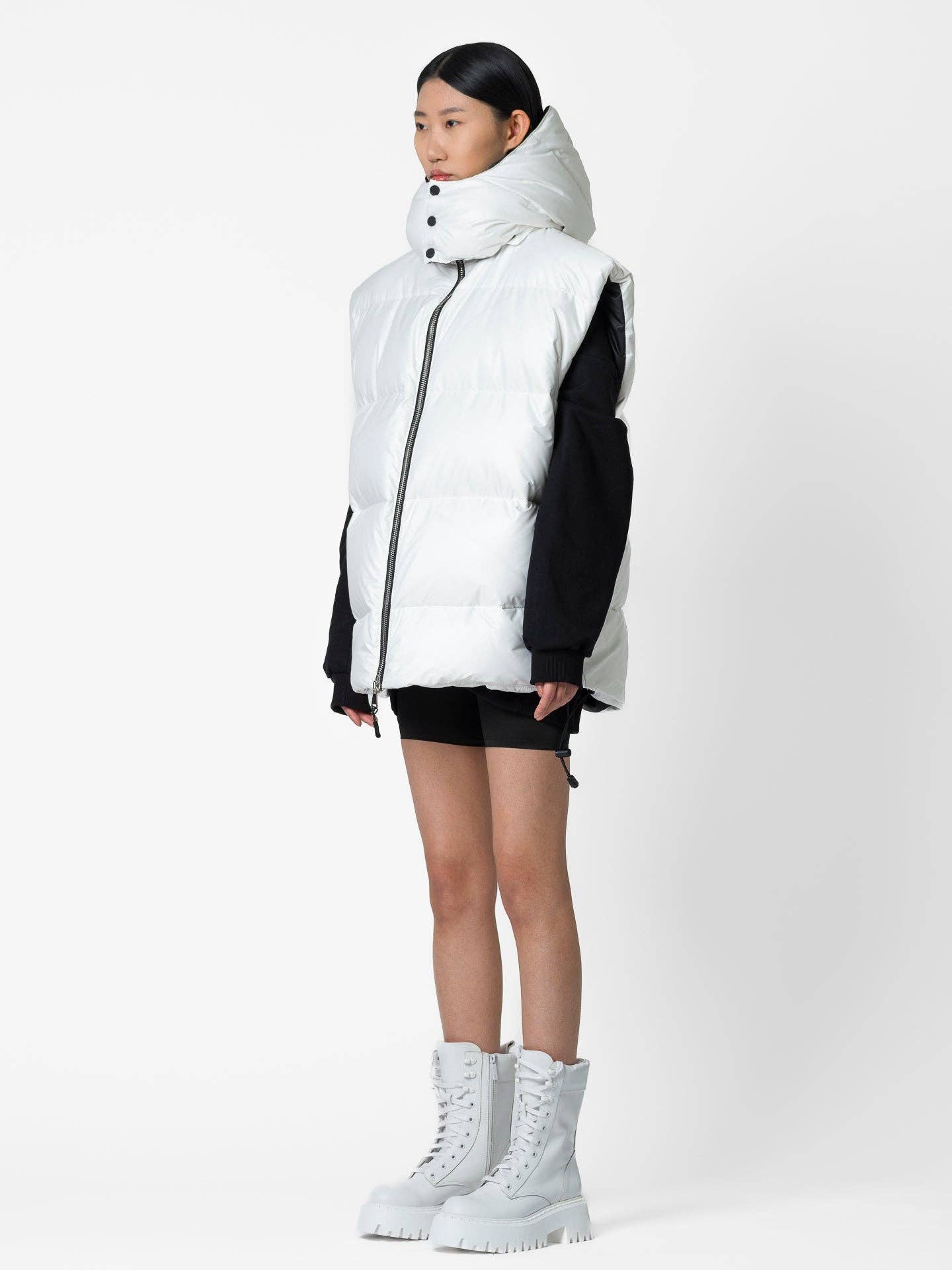 Gilet imbottito oversize con cappuccio staccabile