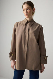 Camicia in popeline con polsini ampi