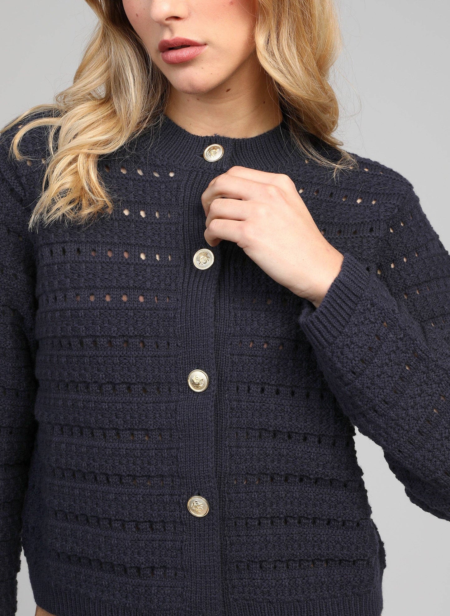 Cardigan in maglia traforata blu navy con bottoni dorati