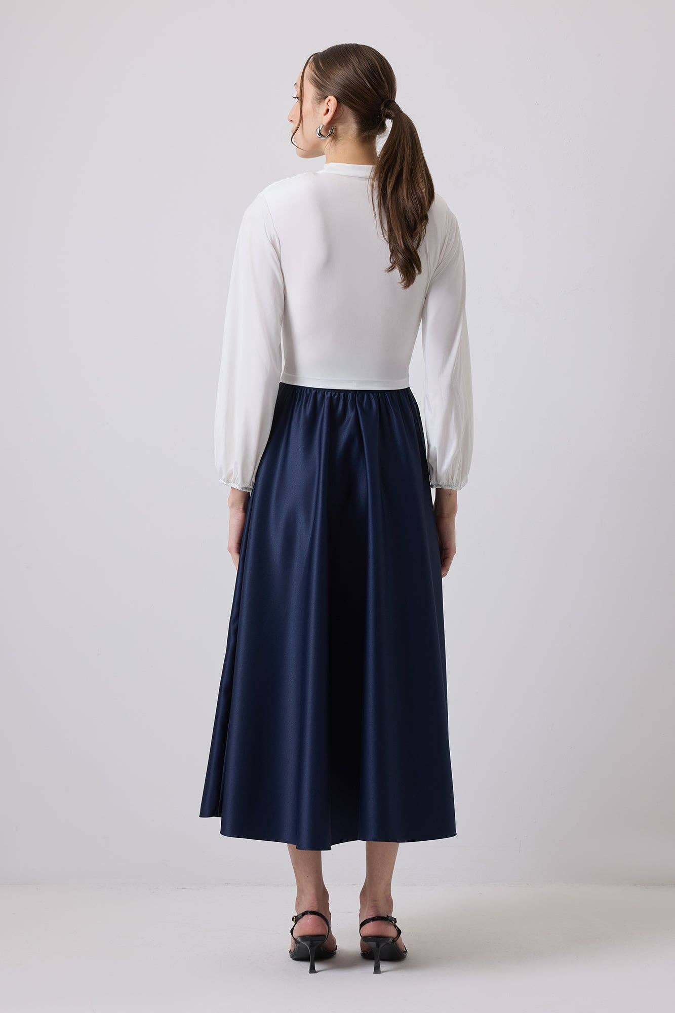 Camicetta drappeggiata con applicazione fiore
