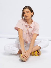 Camicia cropped a quadretti con tasche e coulisse
