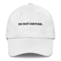 Cappellino baseball ricamato “Do Not Disturb”