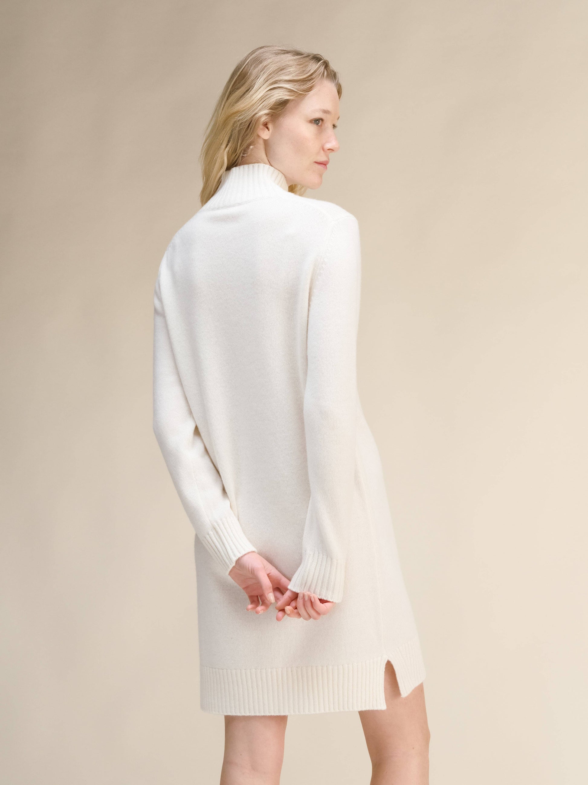 Abito midi in misto cashmere con collo alto