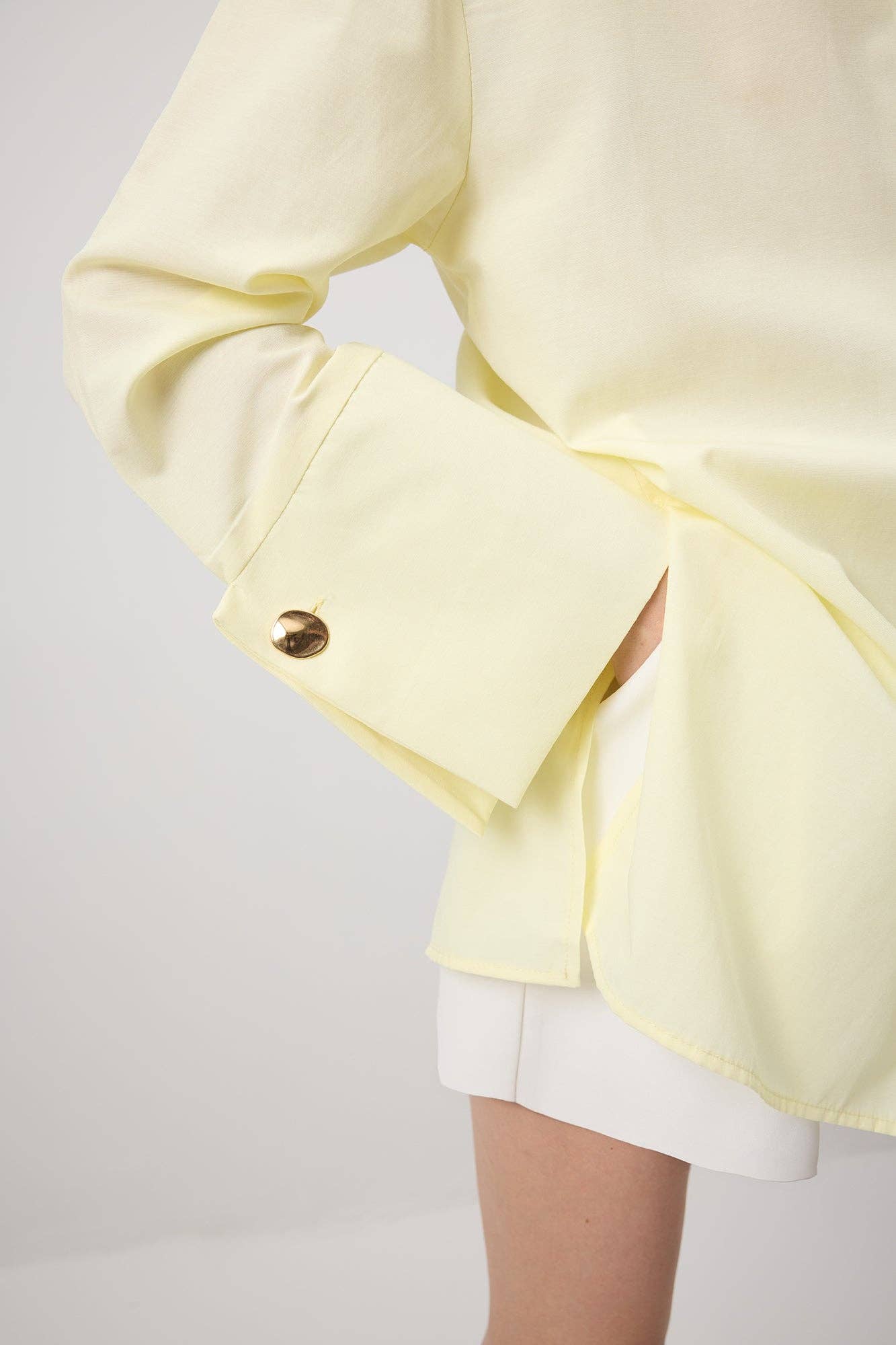 Camicia in popeline con polsini ampi