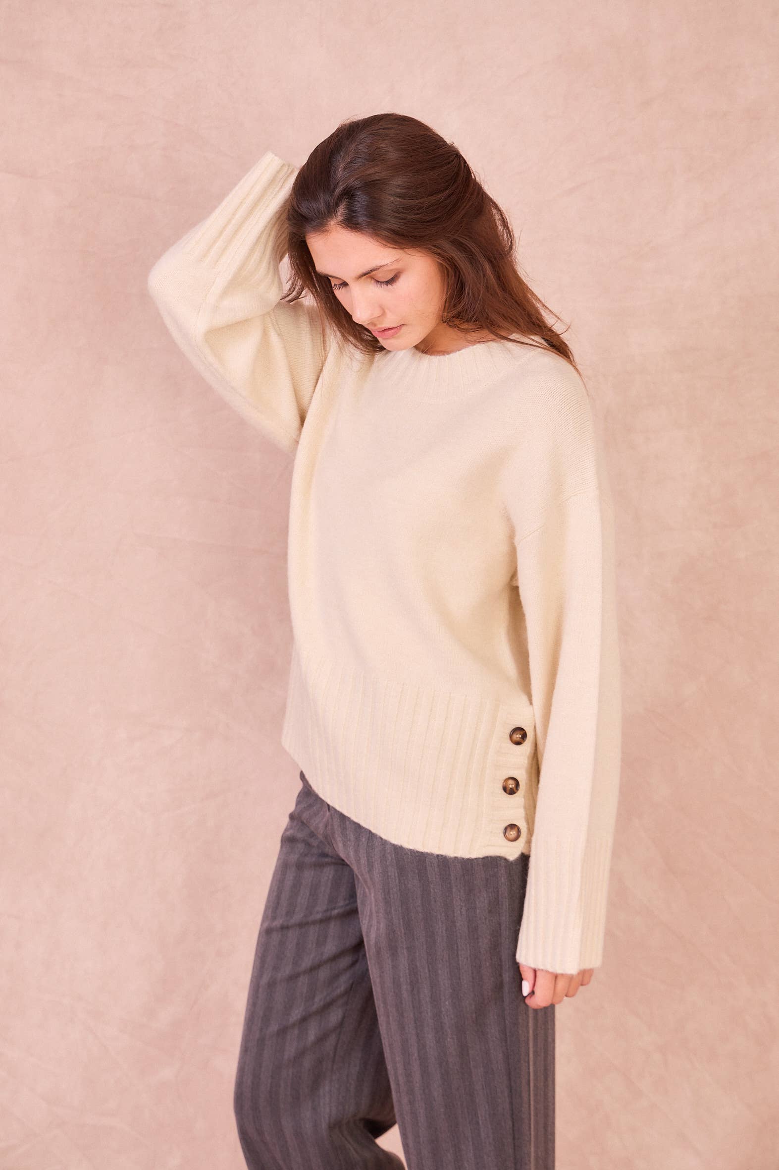 Maglione in misto lana con bottoni laterali