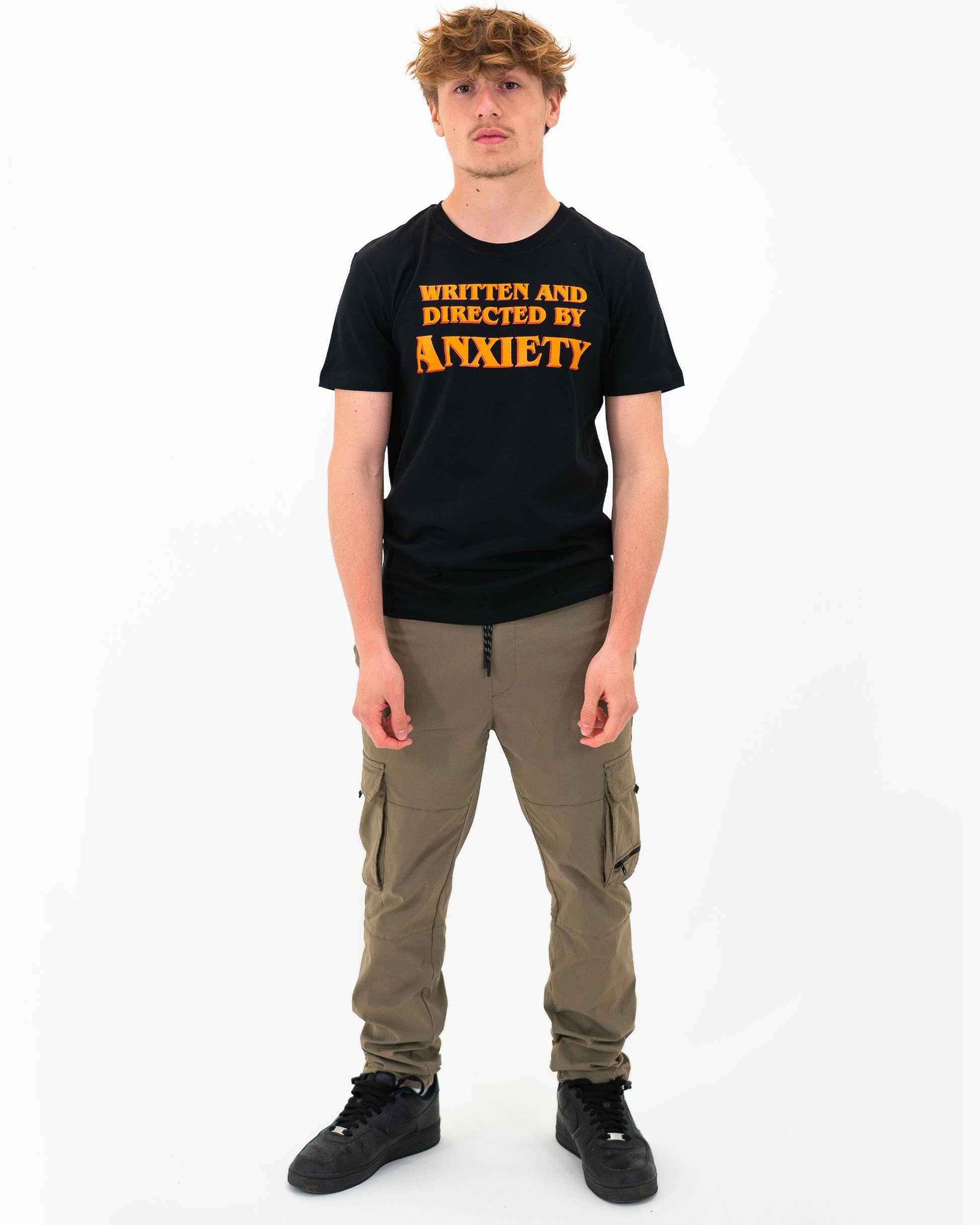 T-shirt nera con stampa tipografica “Anxiety”