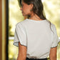 T-shirt ricamata in cotone con bordi a contrasto