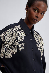Camicia oversize nera ricamata con bottoni