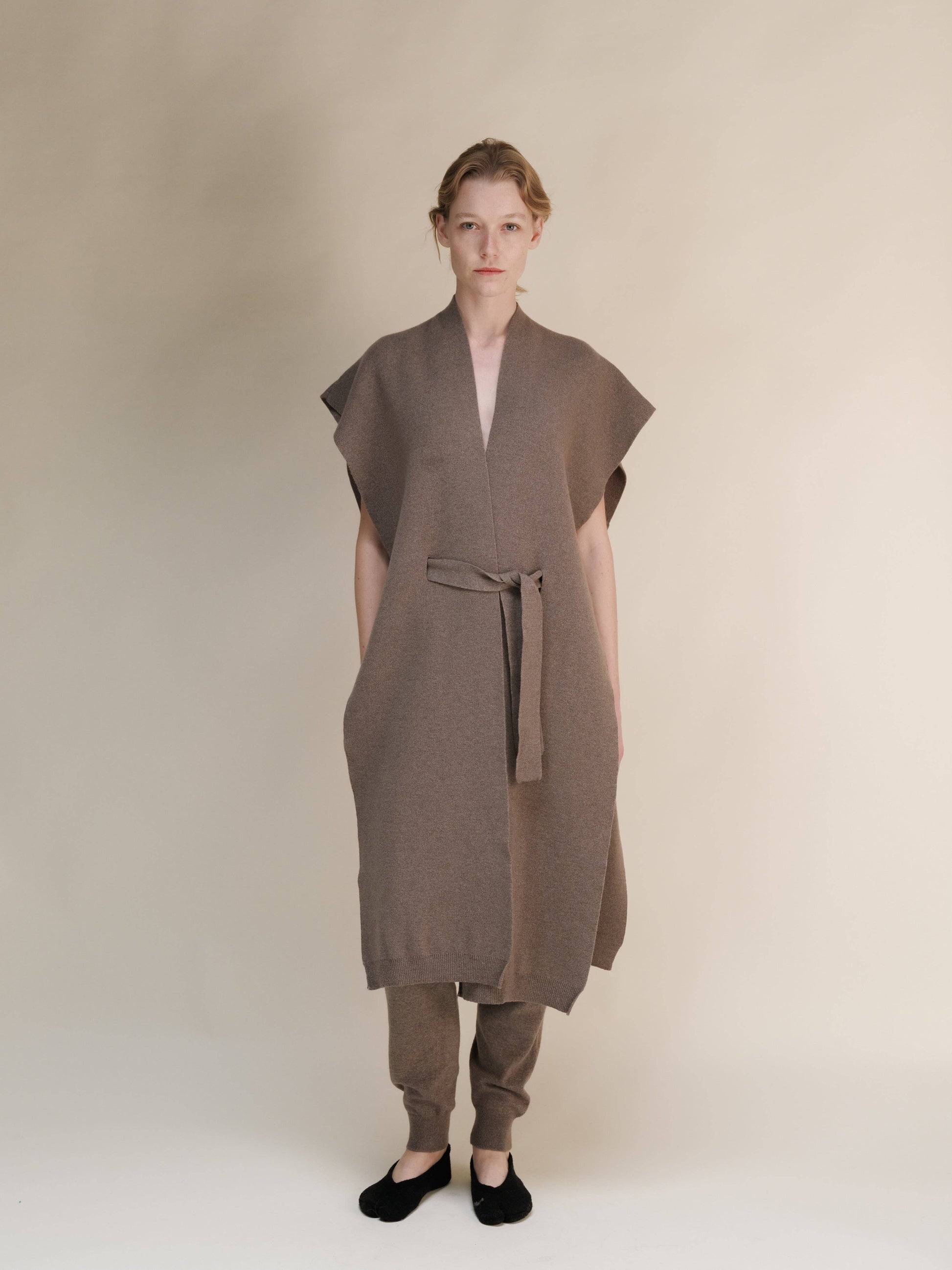 Cardigan mantella senza maniche in misto cashmere