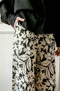 Pantaloni a palazzo Petunia con stampa floreale