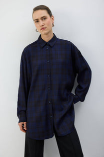 Camicia oversize a quadri blu navy in viscosa