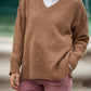Maglione cammello morbido con scollo a V