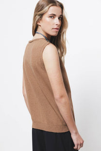 Top smanicato in maglia rasata con girocollo