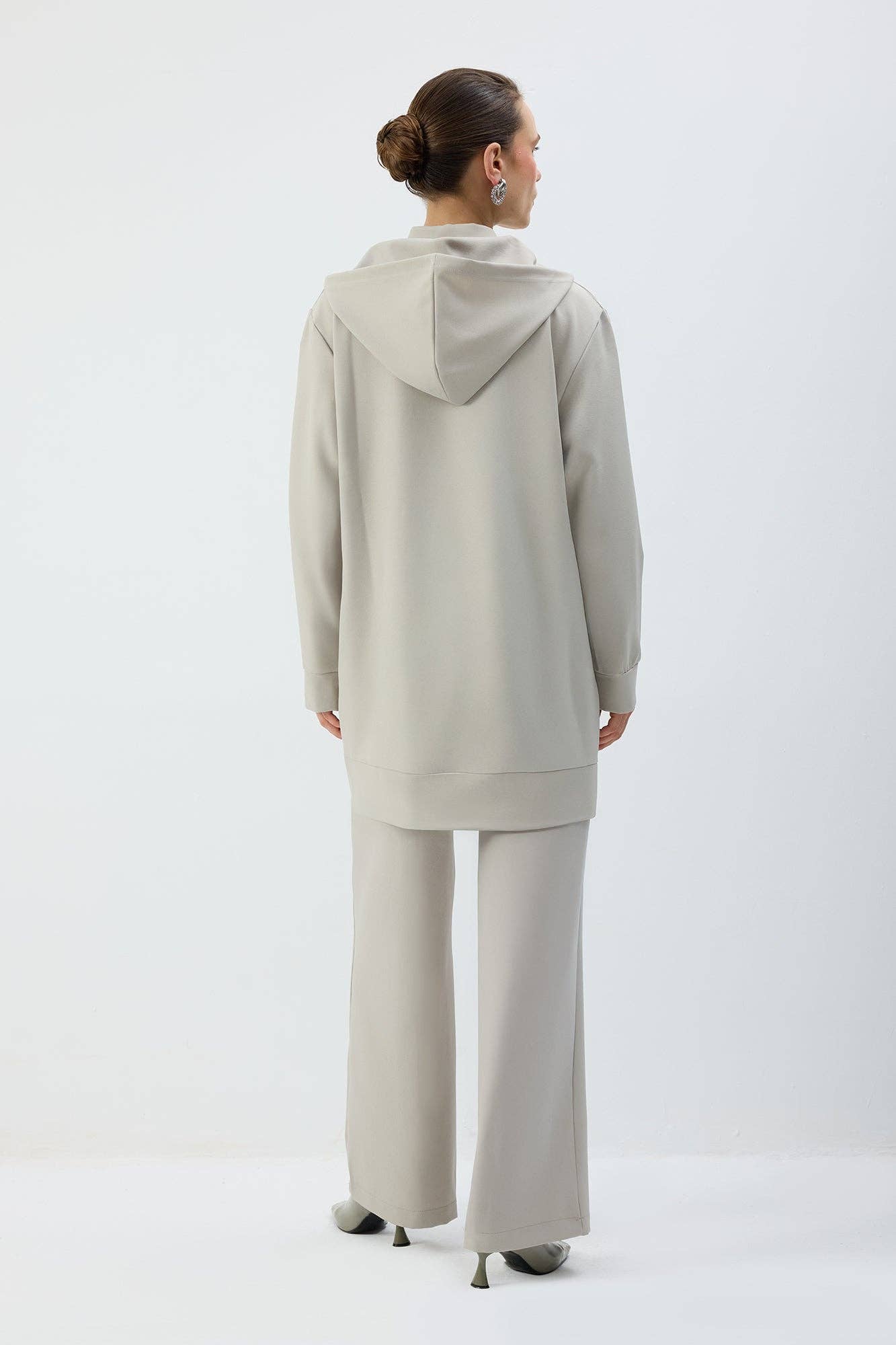 Giacca lunga con cappuccio e zip