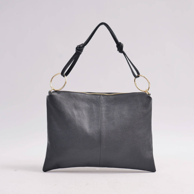 Borsa a spalla in pelle con anelli metallici