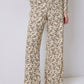 Completo coordinato animalier con camicia e pantaloni a vita alta