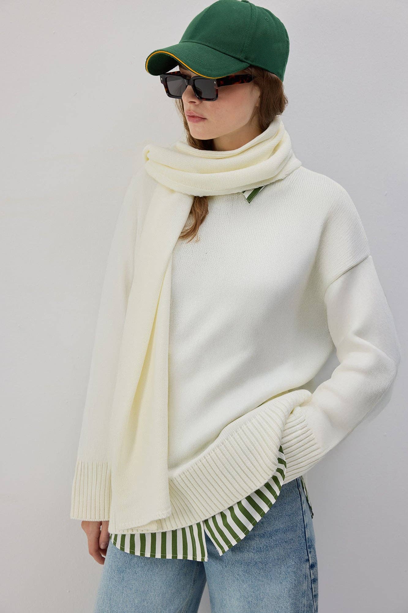 Maglione in maglia con sciarpa integrata