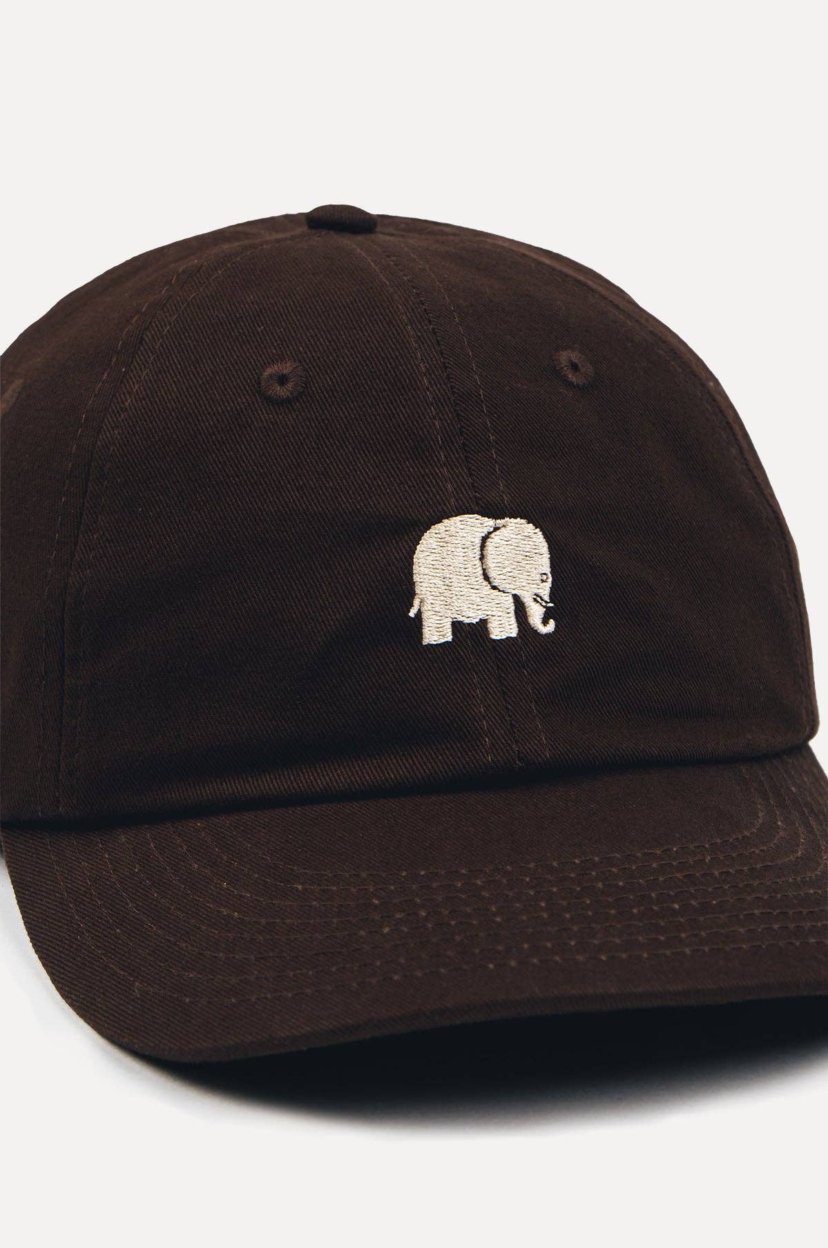 Cappellino in cotone con logo ricamato marrone