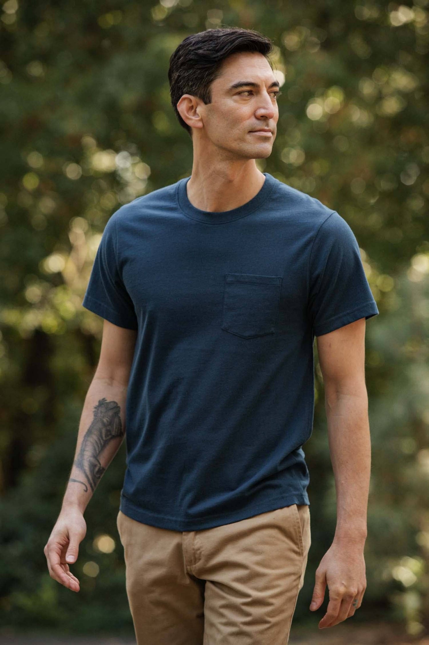 T-shirt sostenibile con taschino in cotone riciclato