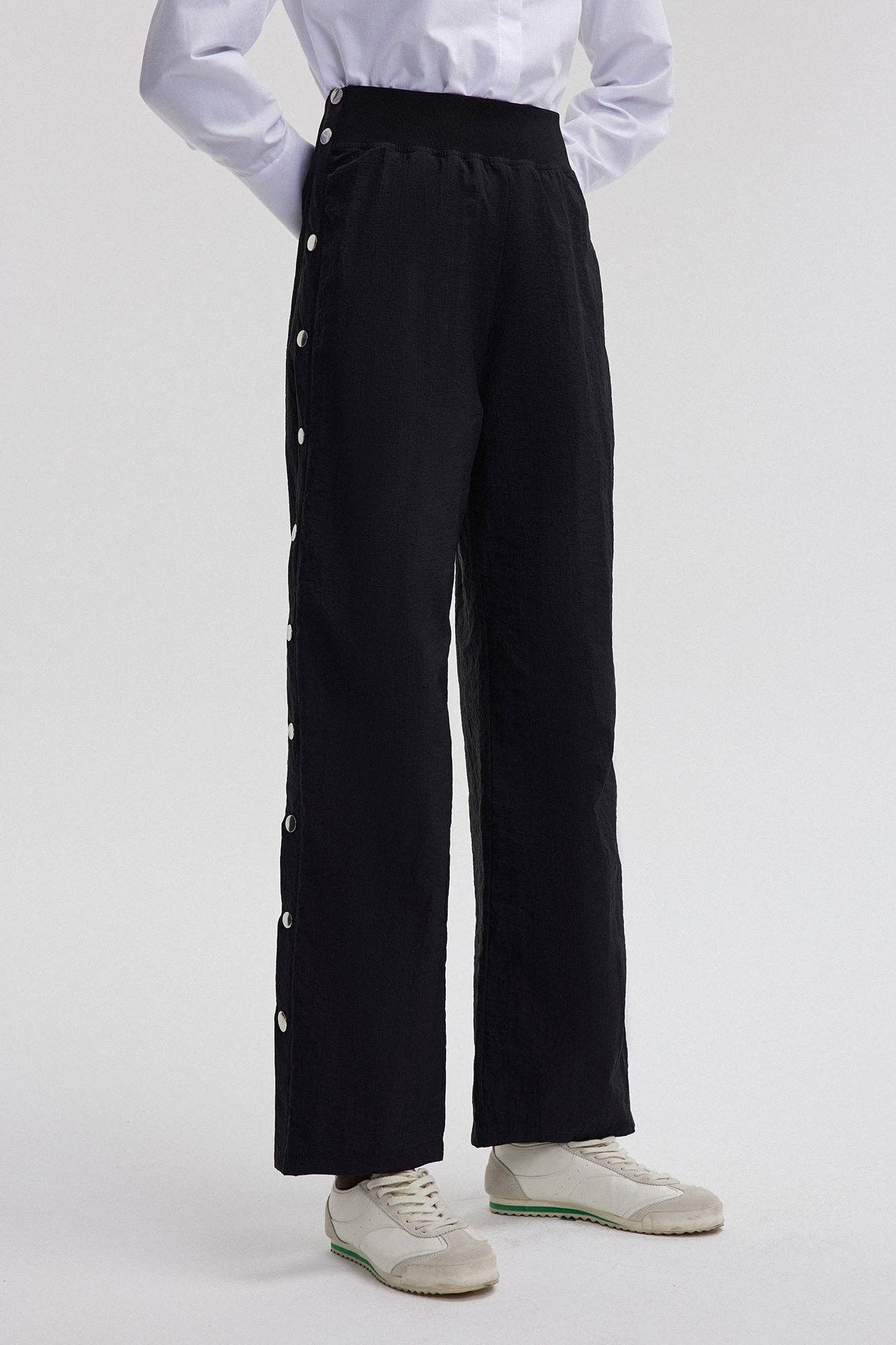 Pantaloni in cotone con vita elastica e bottoni a pressione laterali