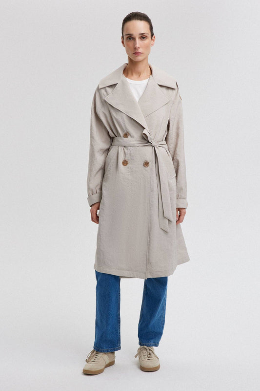 Trench coat con cintura relaxed effetto cupro
