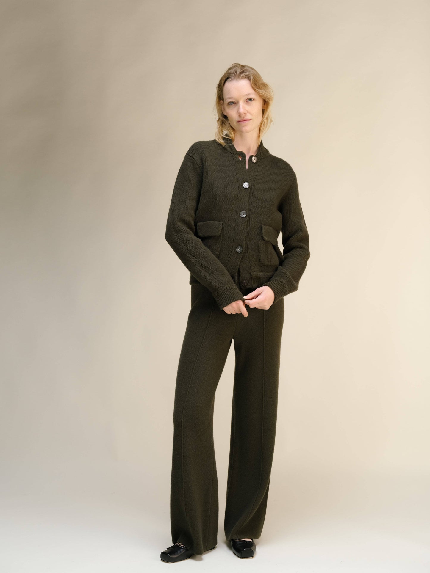 Pantaloni a gamba larga in misto cashmere tinta unita