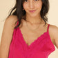 Top camisole in raso con scollo a V in pizzo