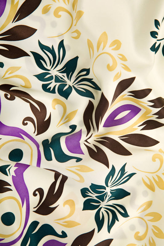 Sciarpa quadrata con motivo geometrico e logo a contrasto