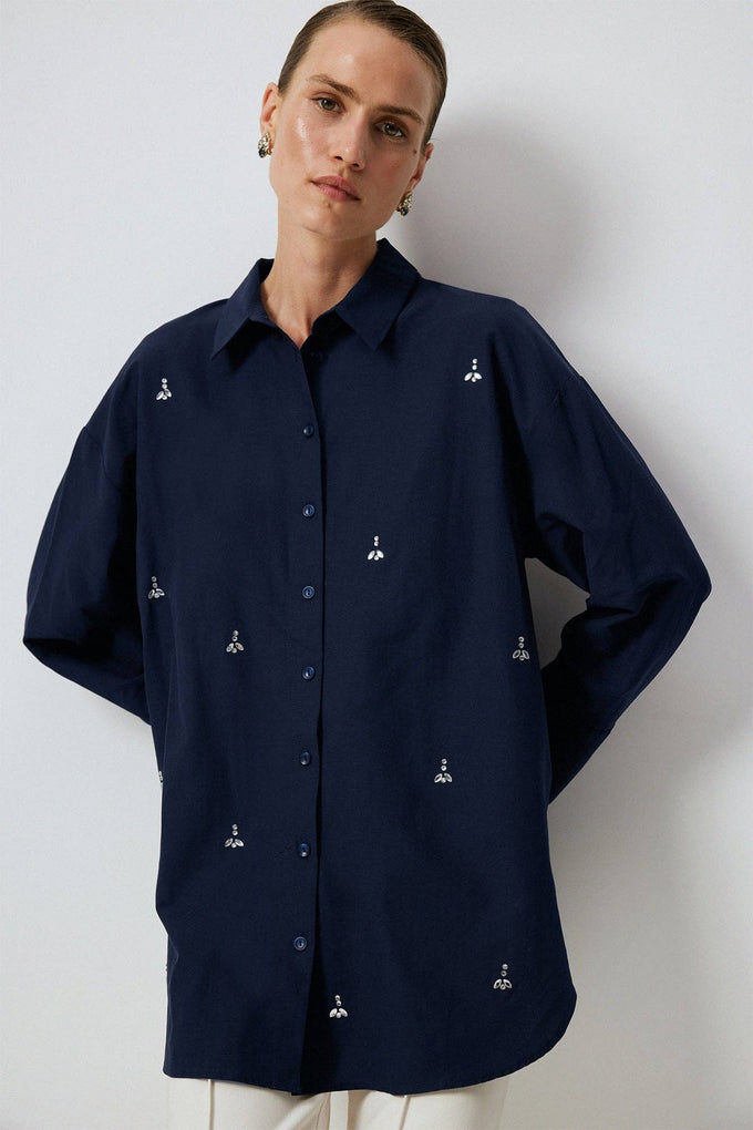 Camicia ricamata con applicazioni gioiello blu navy