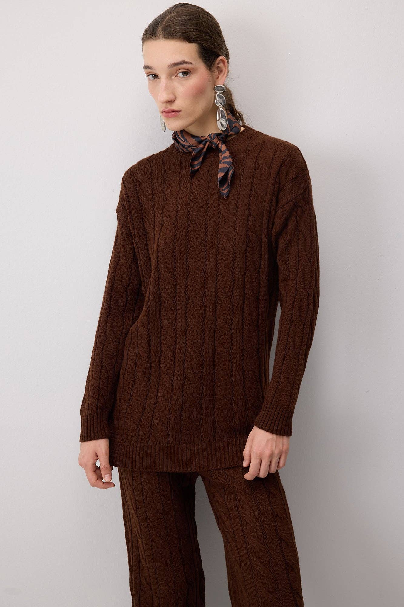Set maglia e pantaloni in maglia a trecce