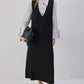 Abito pinafore nero con scollo a V
