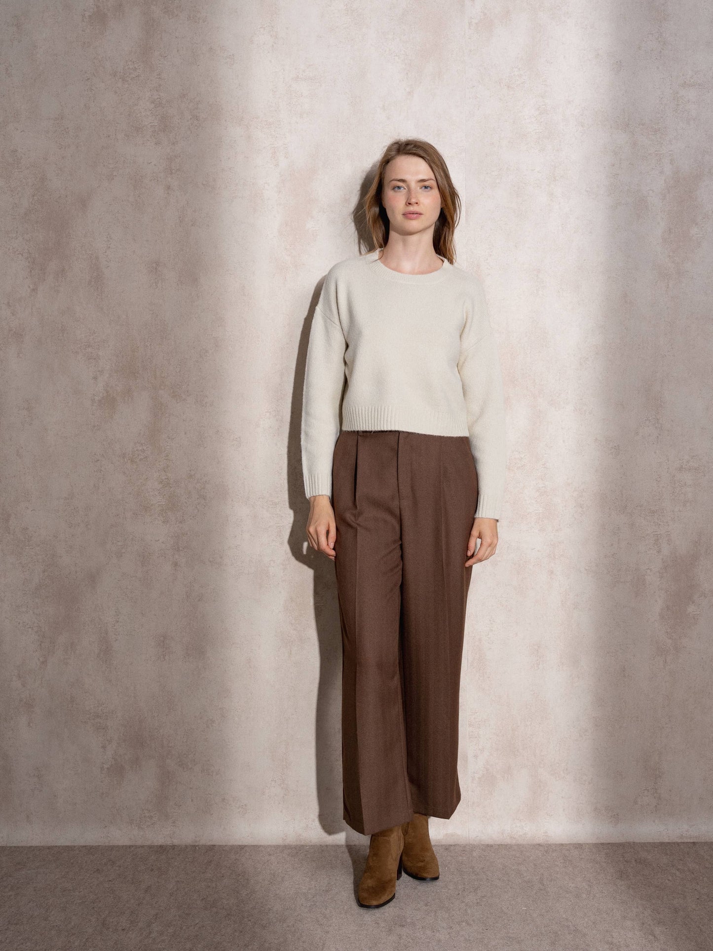 Maglia girocollo cropped in maglia morbida