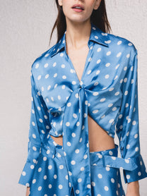 Blusa satinata a pois con fiocco