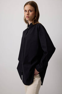 Camicia oversize nera dalla vestibilità comoda