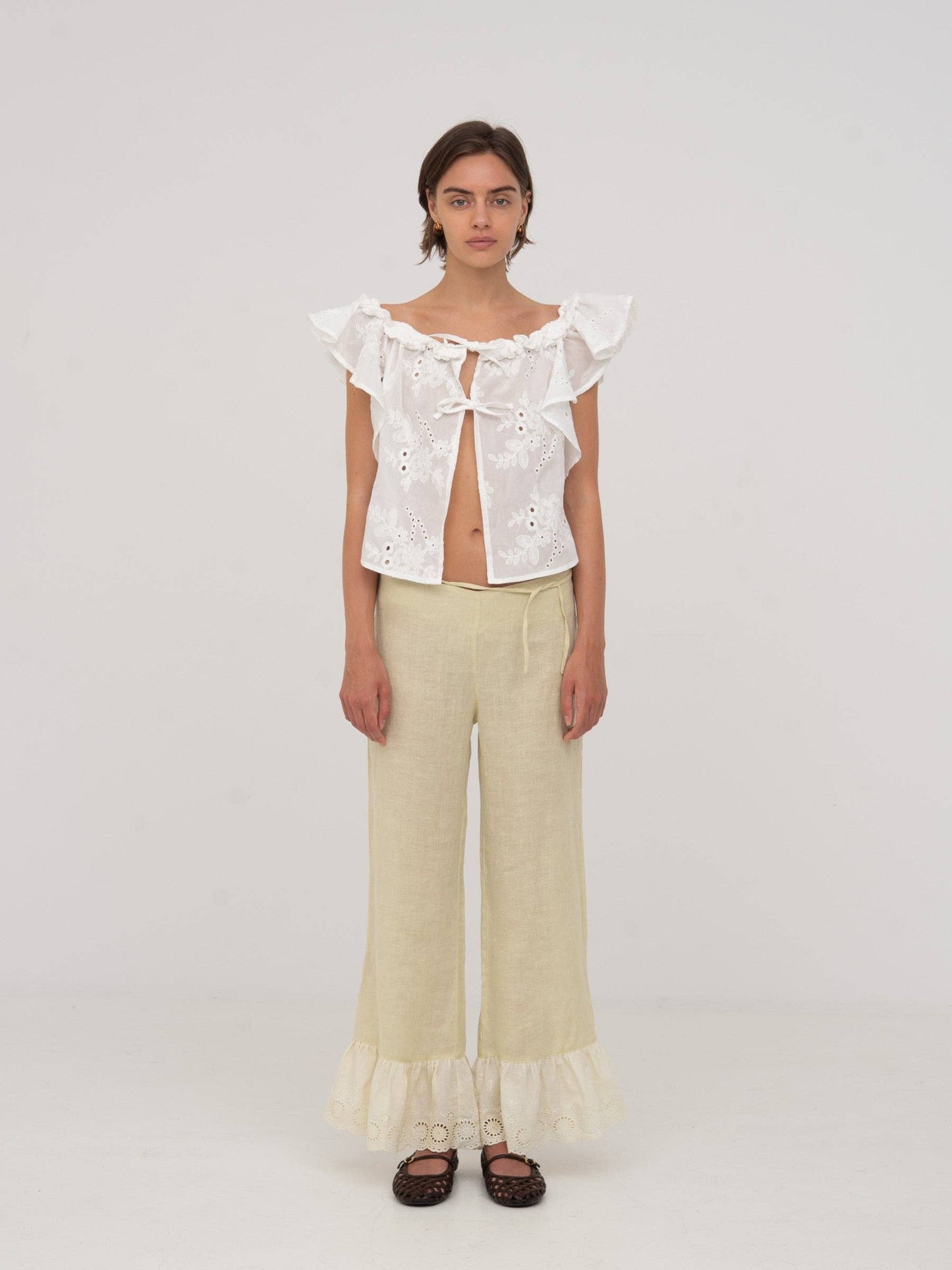 Top bianco Lux con volant e ricami