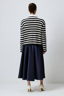 Cardigan in maglia a righe con bottoni dorati