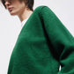 Maglione verde a maglia rasata con scollo a V