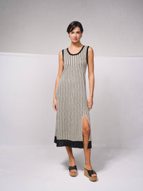 Abito midi in maglia a righe con spacco laterale