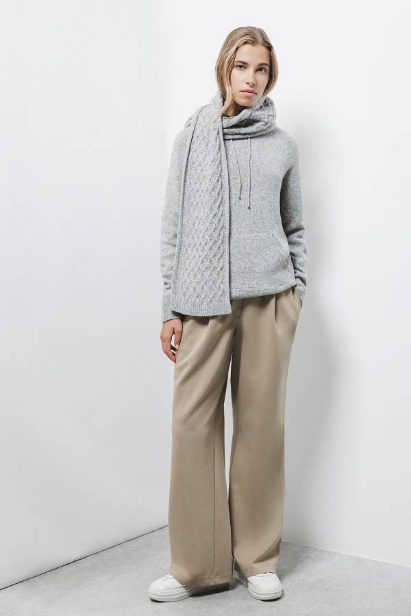 Pantaloni a pieghe con vita elasticizzata