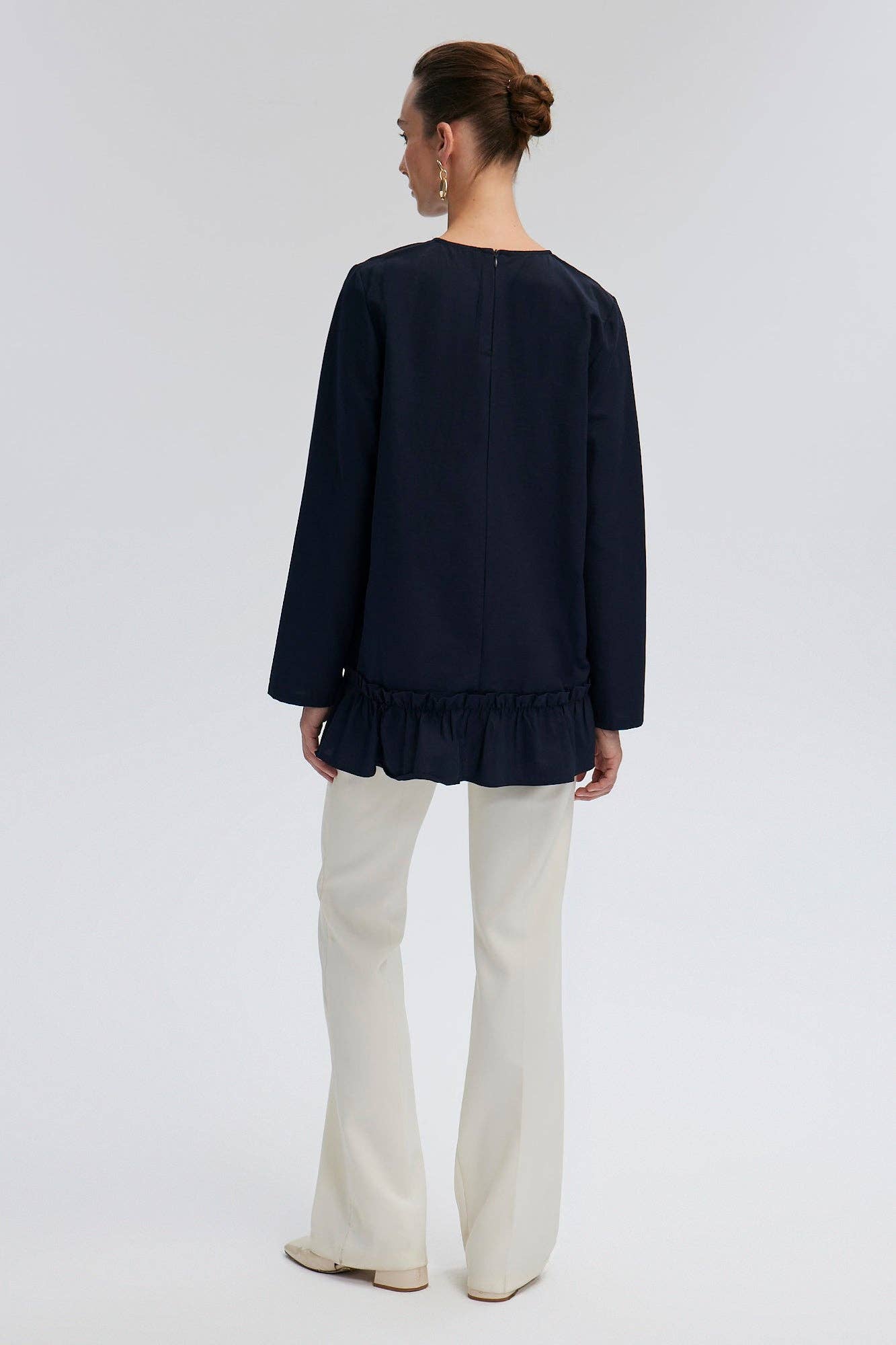 Tunica blu navy con balze asimmetriche