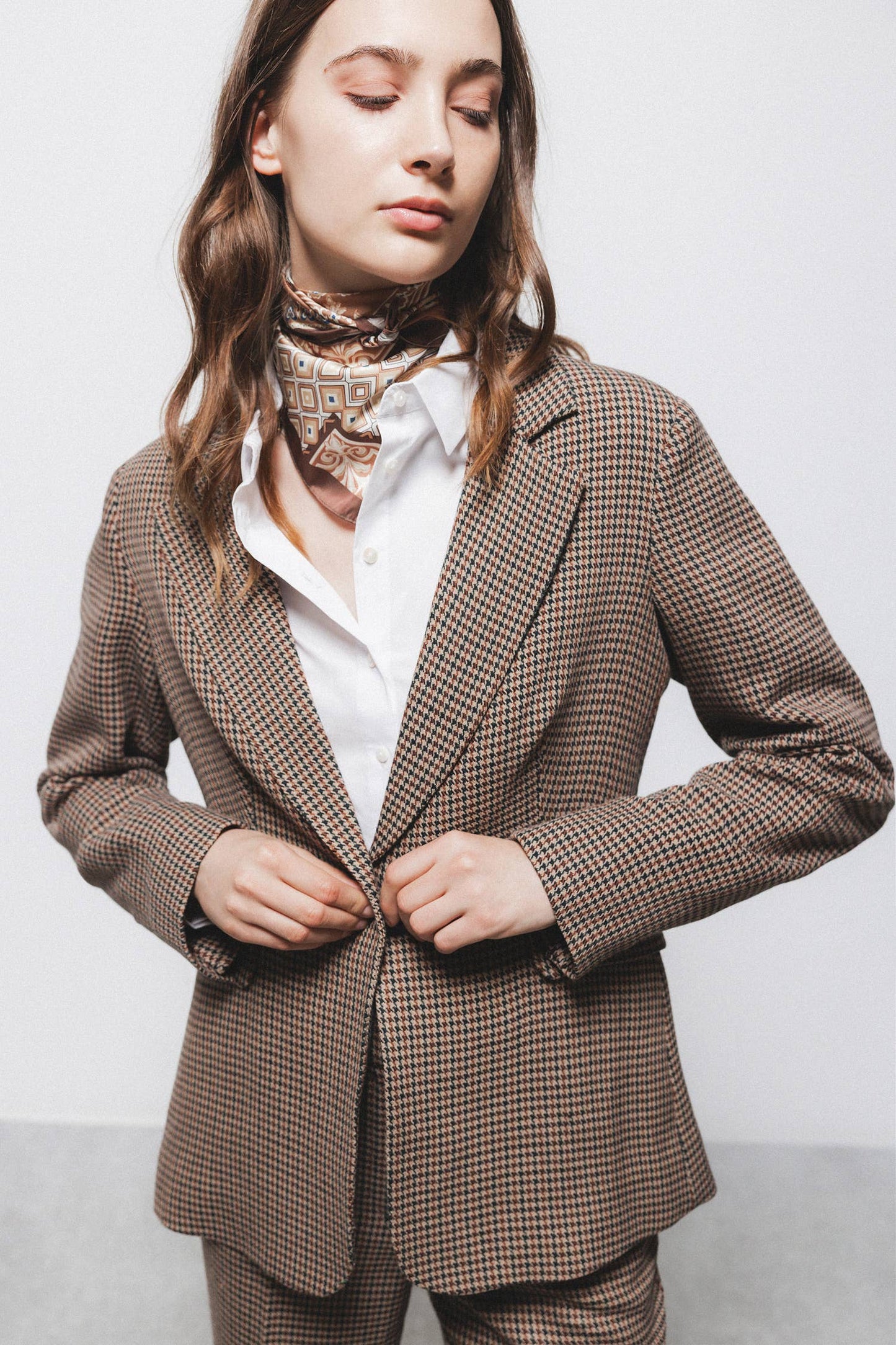 Blazer pied de poule con chiusura a bottone