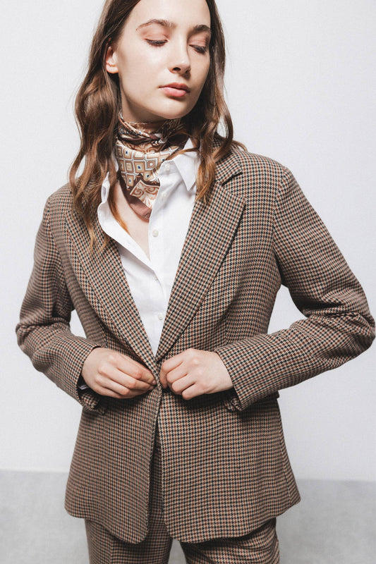 Blazer pied de poule con chiusura a bottone
