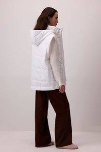 Gilet imbottito con cappuccio
