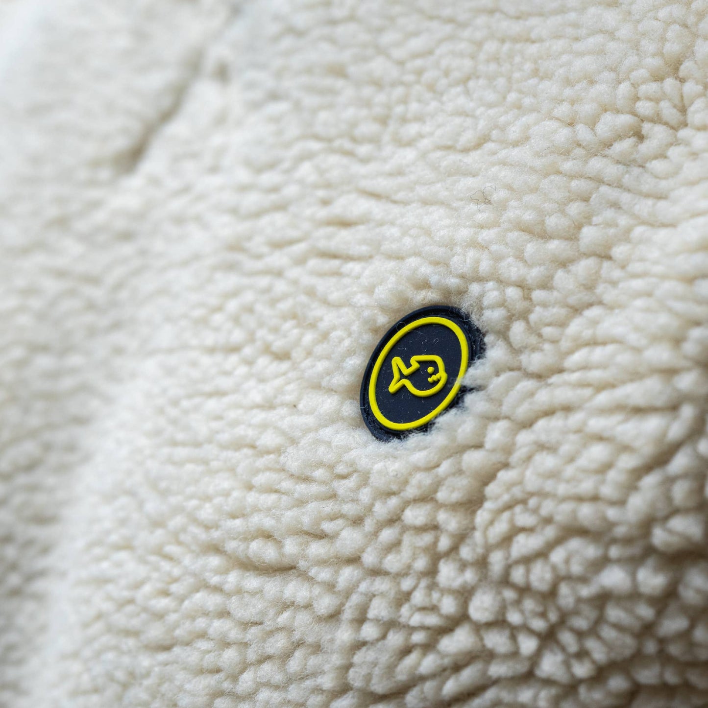 Felpa sherpa beige in poliestere riciclato